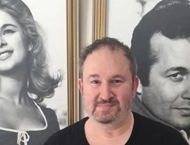 Οργή Γ. Παπαμιχαήλ για την εκμετάλλευση των γονιών του: «Έπρεπε να δηλώνουν πάμε ταμείο αντί κάνουμε Τέχνη»